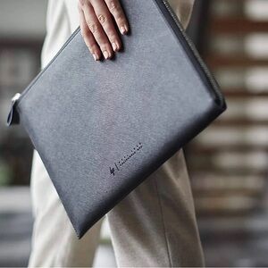 HP Spectre 33.8 cm (13.3") Leather Sleeve
Case Black